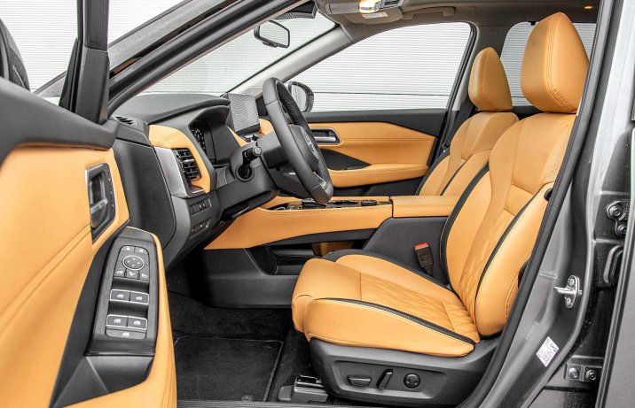 Nissan X-Trail E-Power e-4orce Tekna (2024) – wnętrze, fotele