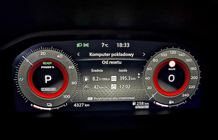 Nissan X-Trail E-Power e-4orce Tekna (2024) – wnętrze, wskaźniki