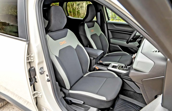 Nowa Dacia Duster (2024) – wnętrze, fotele