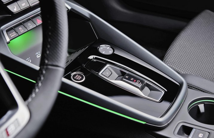 Audi A3 (2024) – wnętrze, wybierak biegów