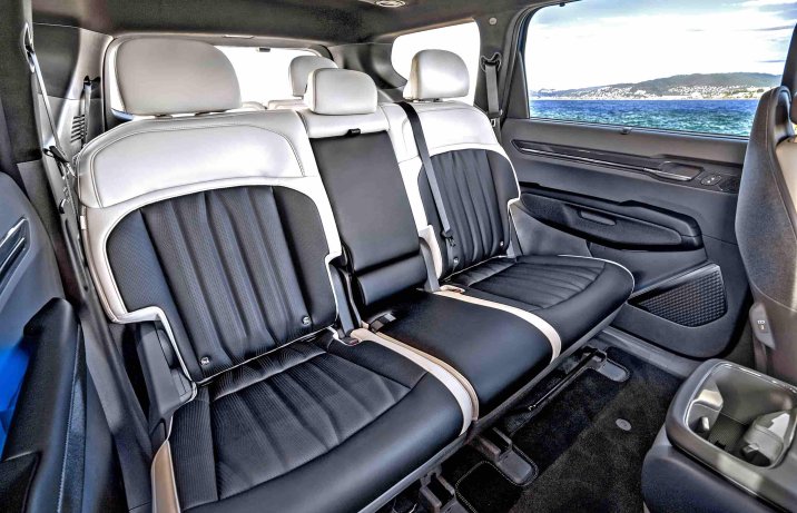 Kia EV9 (2024) – wnętrze, trzymiejscowa kanapa, drugi rząd