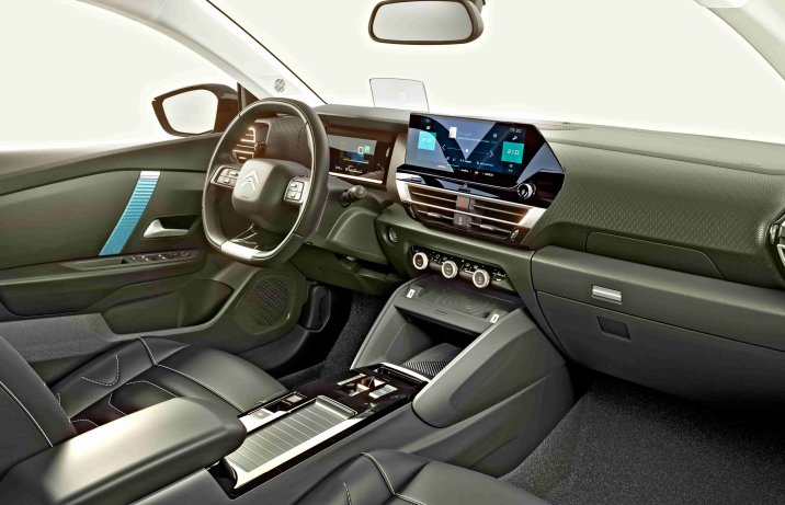 Citroëny C4 i C4 X – wnętrze, deska rozdzielcza