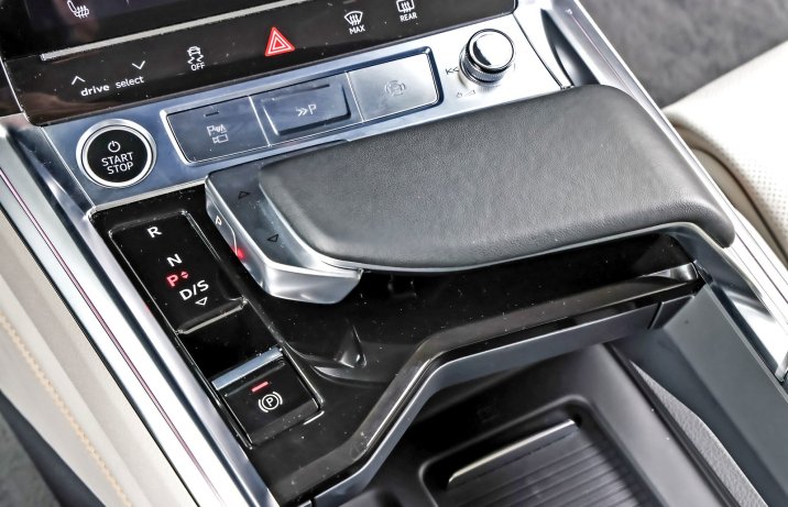 Audi Q8 e-tron 55 quattro – wybierak przekładni