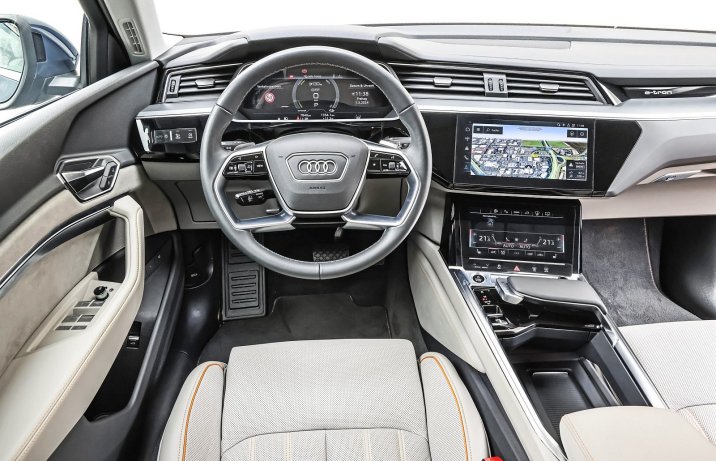 Audi Q8 e-tron 55 quattro – kokpit