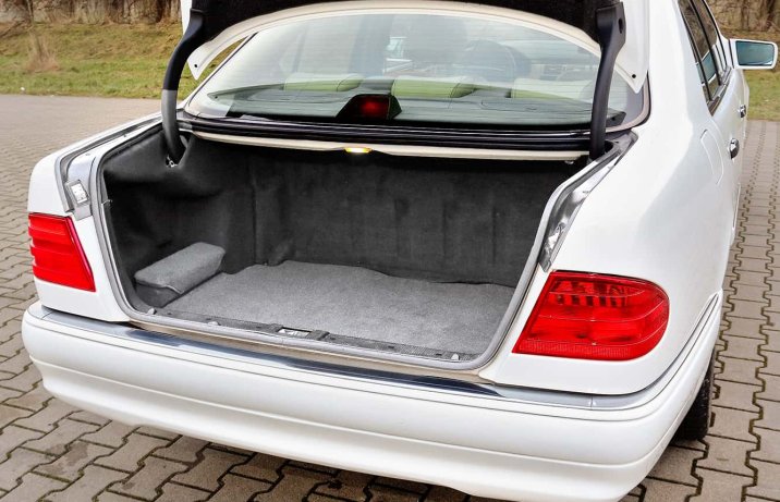 Używany Mercedes klasy E W210 – wnętrze, bagażnik