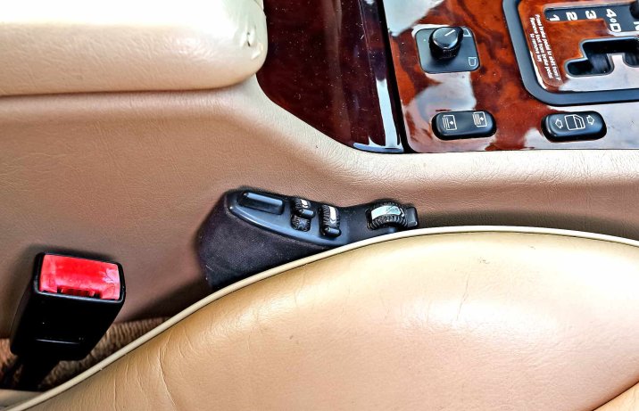 Używany Mercedes klasy E W210 – wnętrze, układ pompowania foteli
