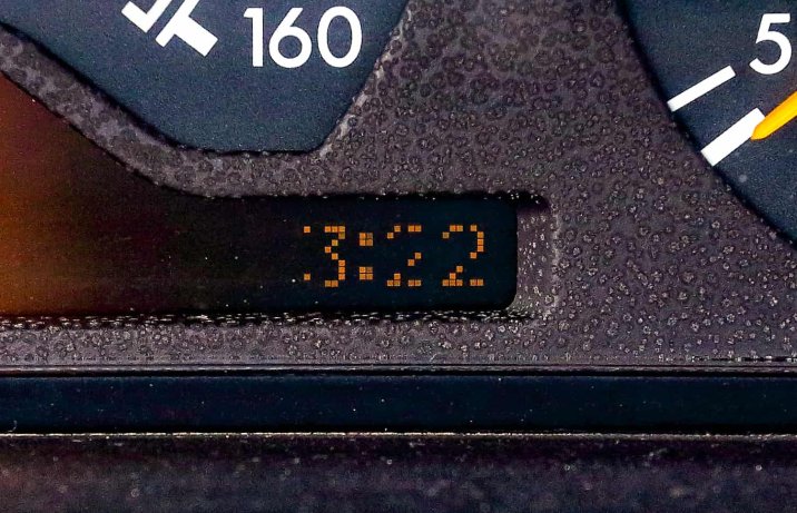 Używany Mercedes klasy E W210 – wnętrze, wypalone piksele