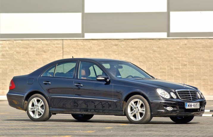 Mercedes klasy E W211 – bok