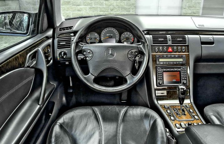 Mercedes klasy E W210 – po liftingu, deska rozdzielcza