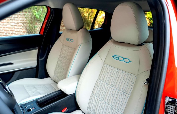 Nowy Fiat 600 – wnętrze, fotele