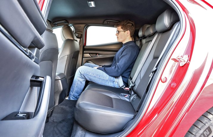 Mazda 3 (2024) – test – kanapa, tylne siedzenia