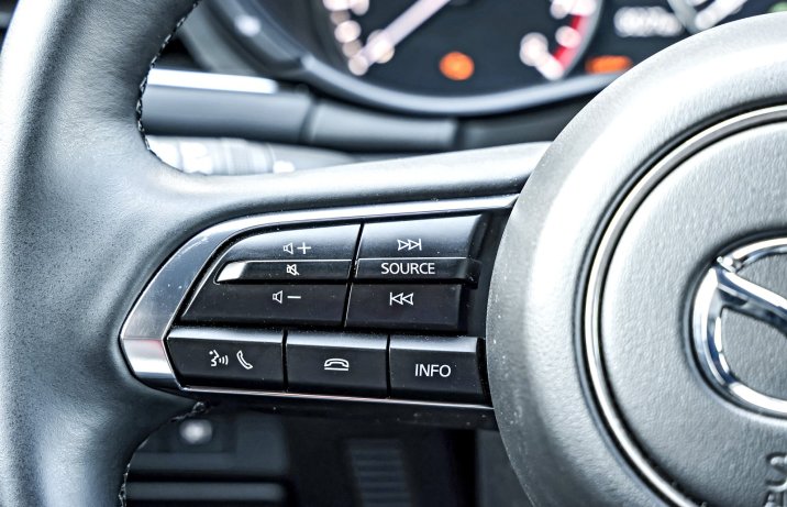 Mazda 3 (2024) – test – przyciski na kierownicy