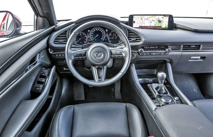 Mazda 3 (2024) – test – kokpit, deska rozdzielcza