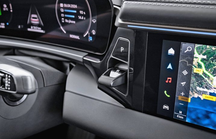 Nowe Porsche Macan Turbo – przełącznik zmiany kierunku jazdy