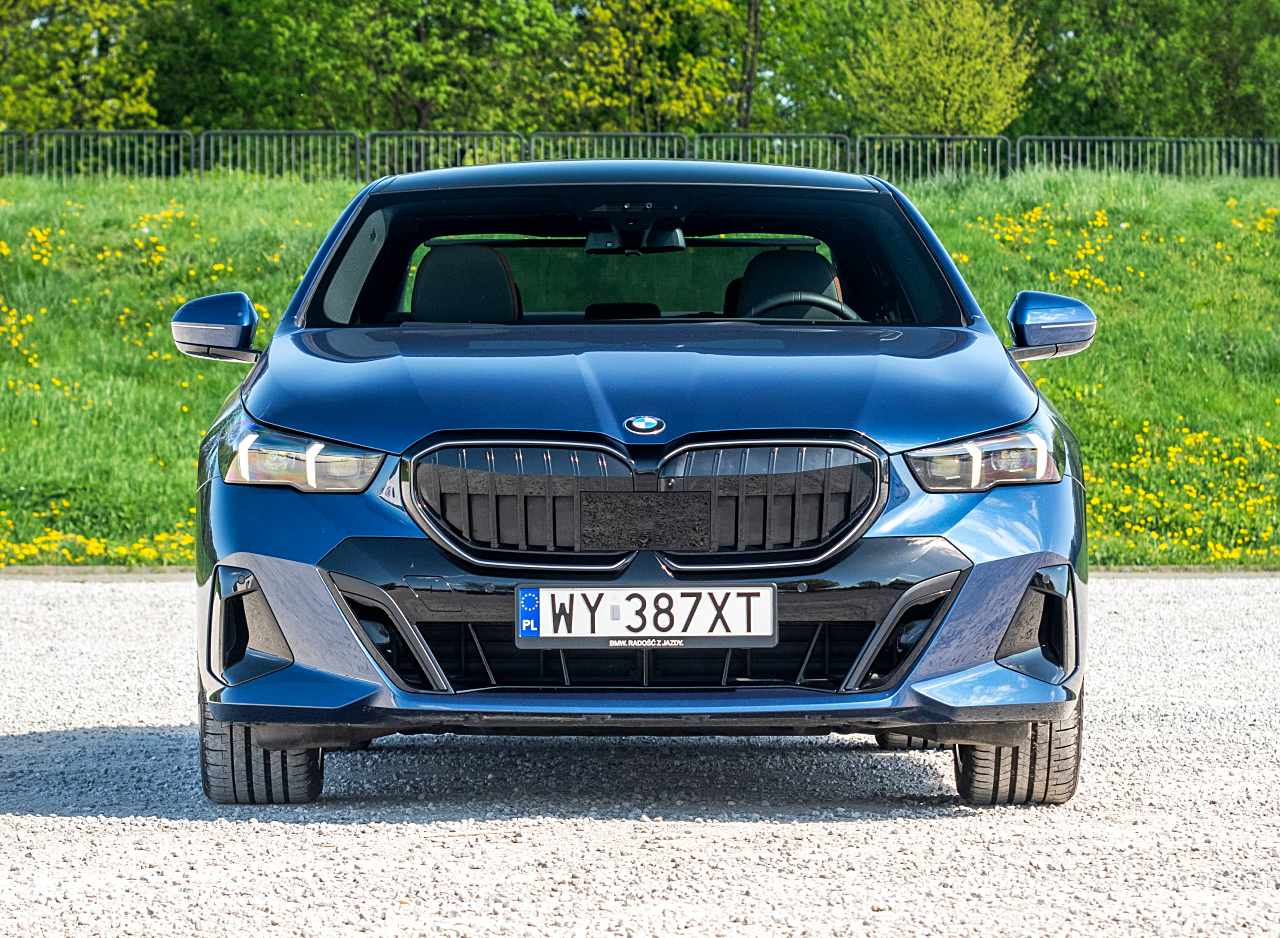 BMW 520d xDrive G60 – przód