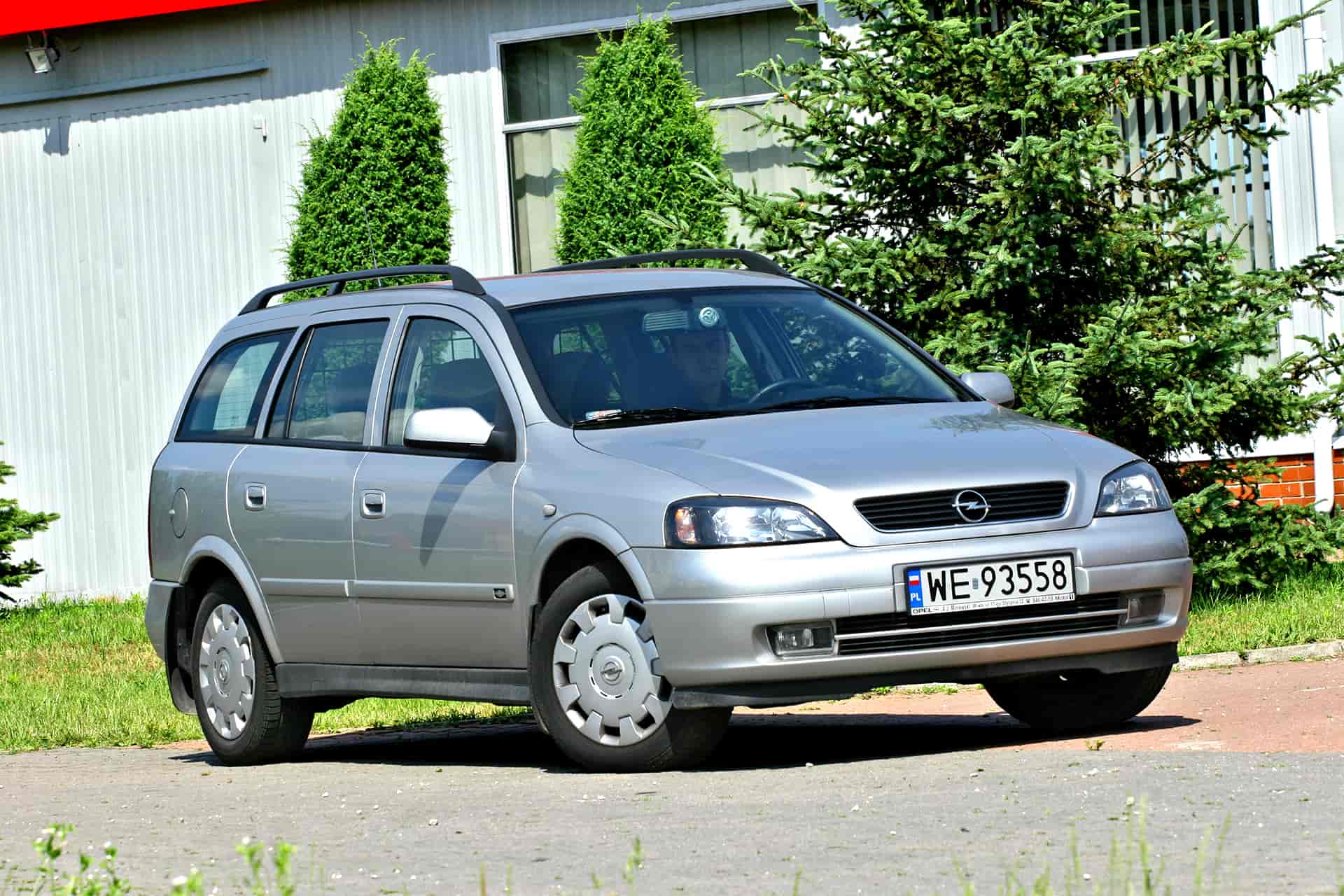 Opel Astra przód i bok