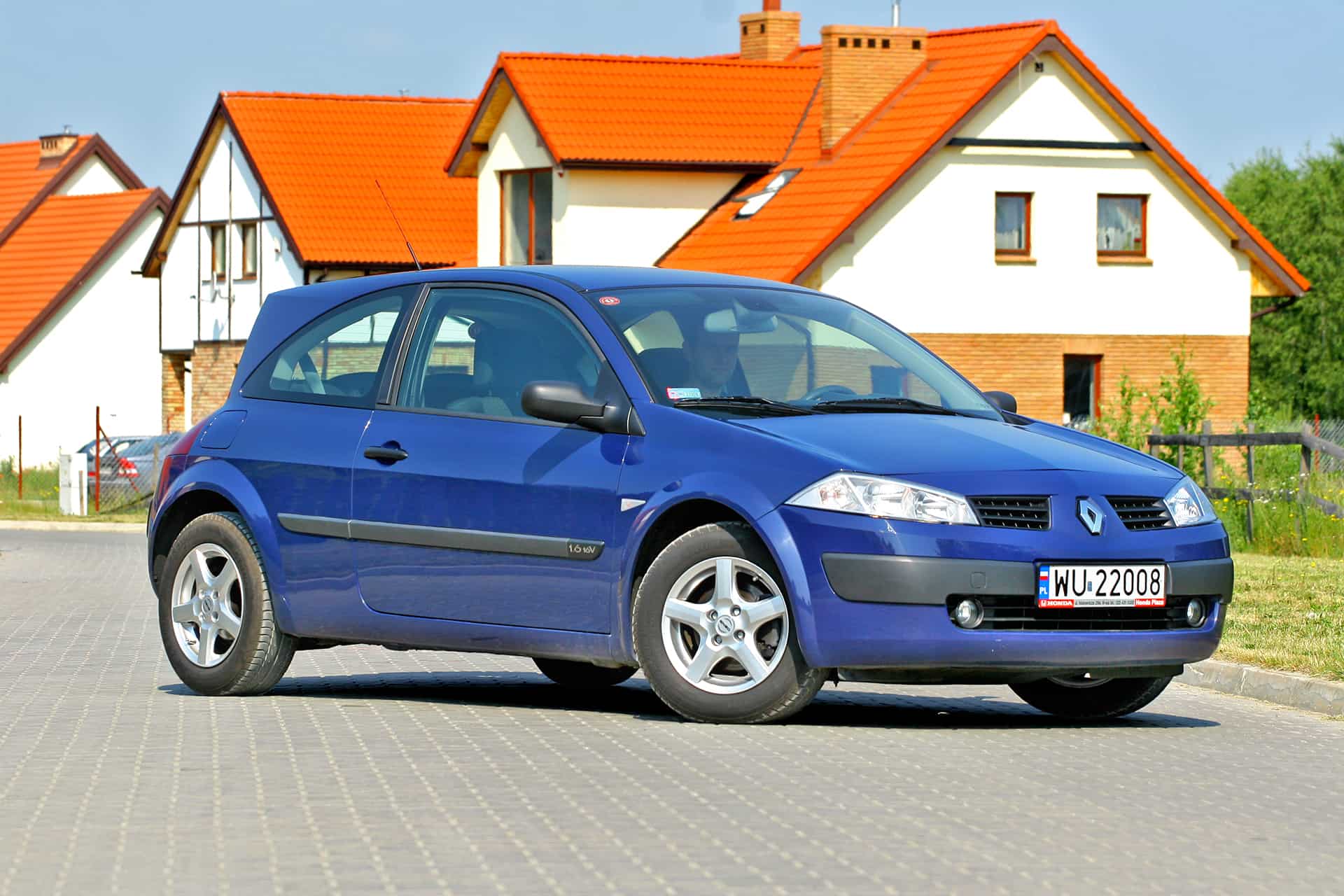 Renault Megane przód i bok