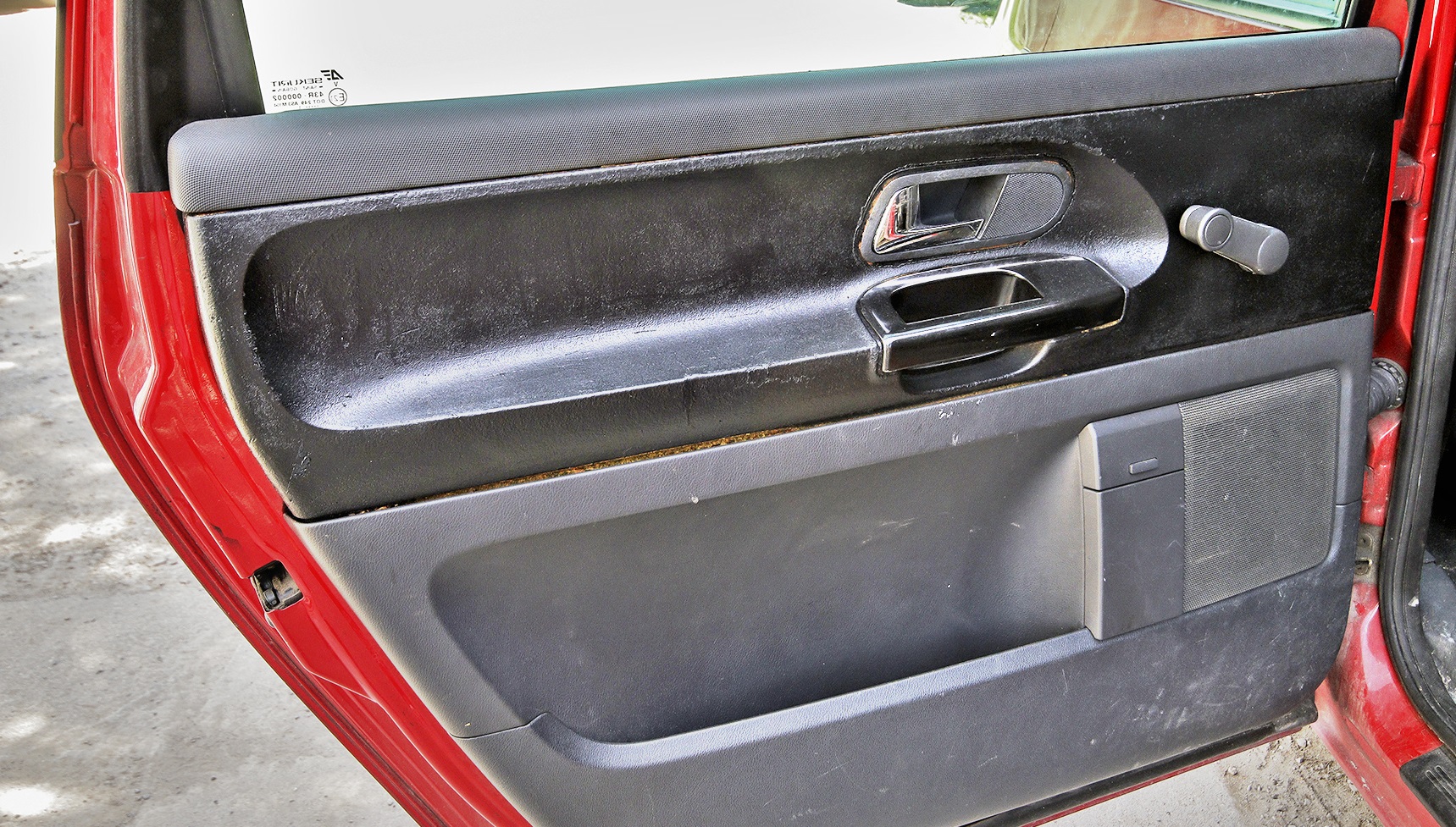 Test lakieru strukralnego do plastiku_efekt