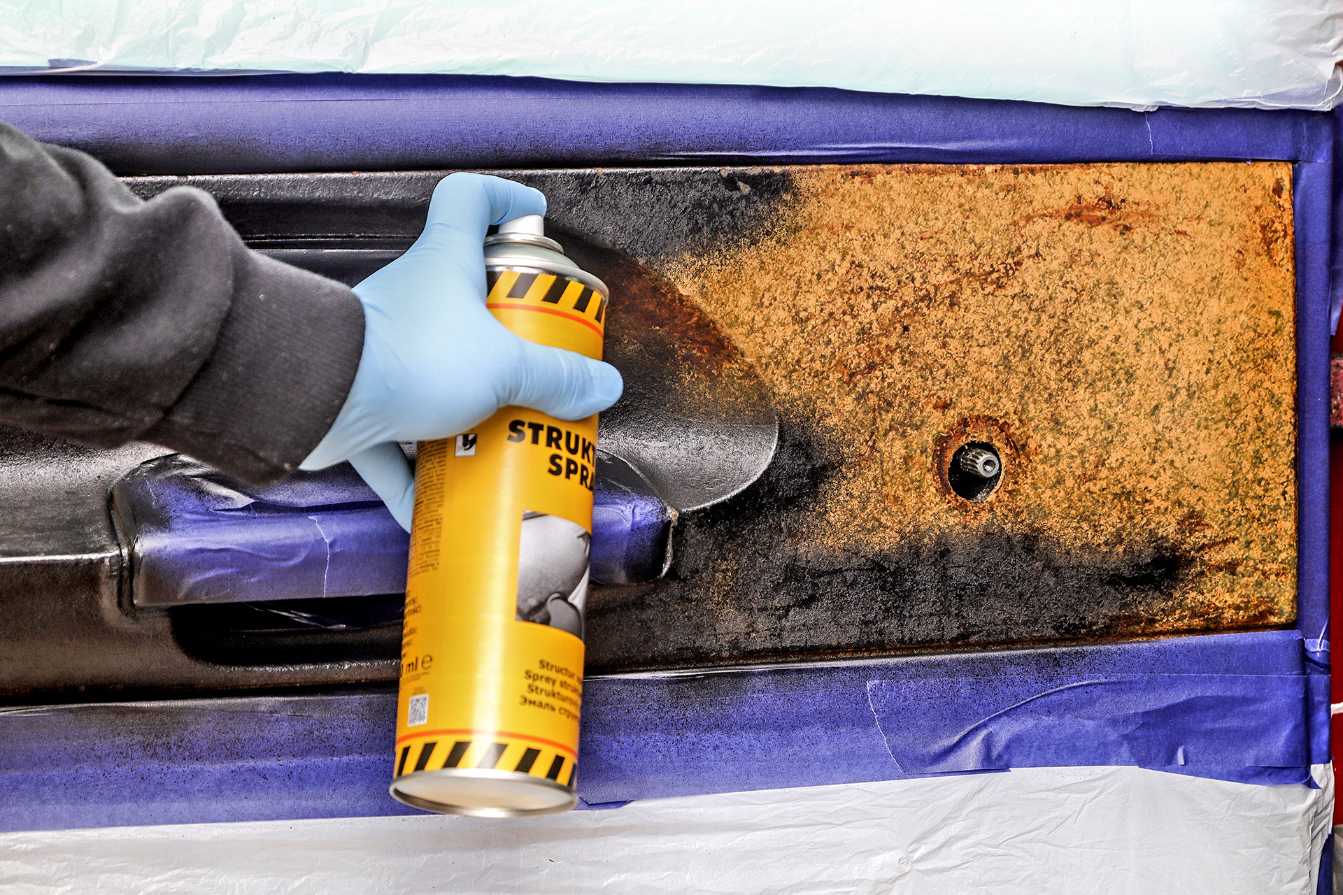 Test lakieru strukralnego do plastiku_naniesienie lakieru