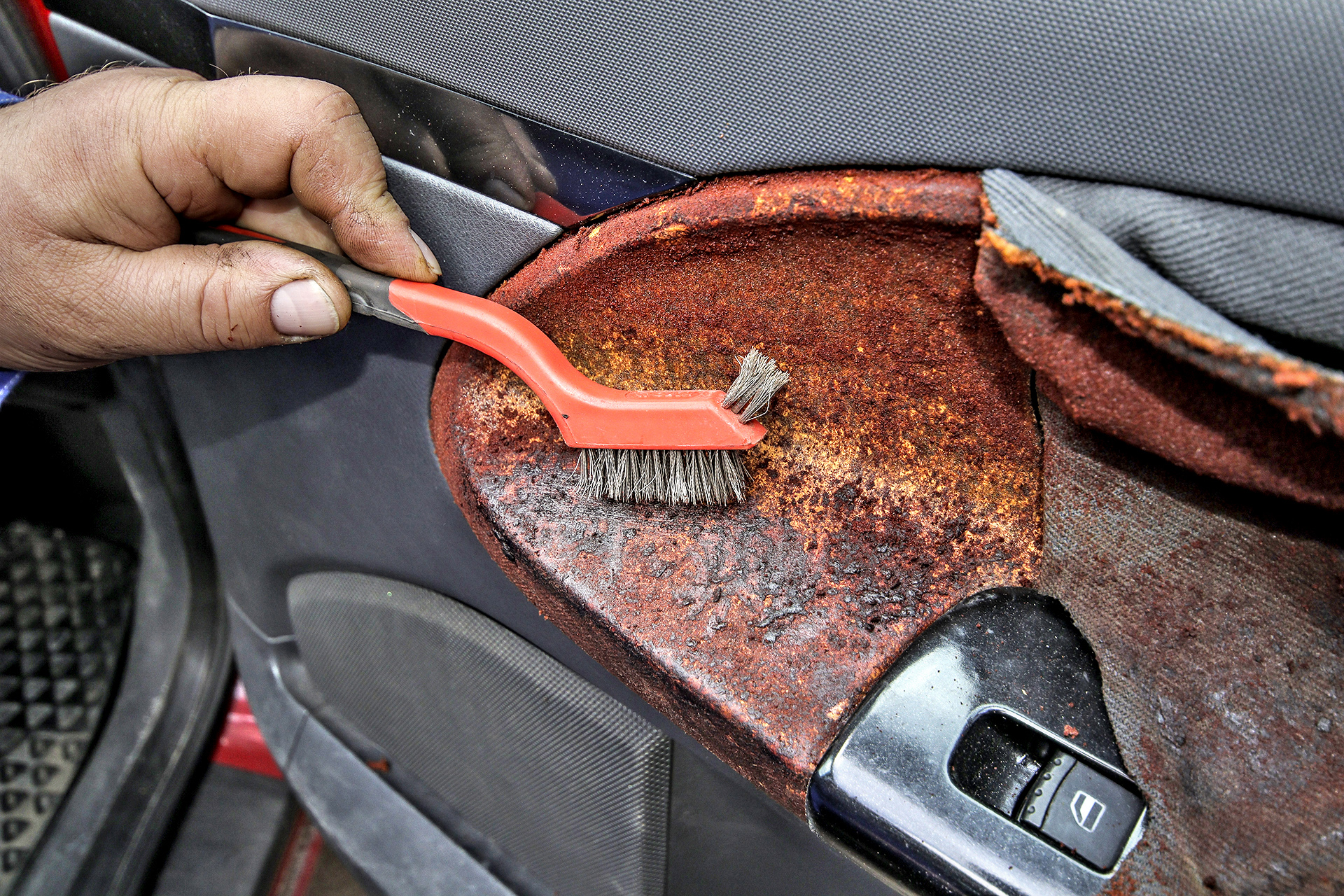 Test lakieru strukralnego do plastiku_usuniecie pianki