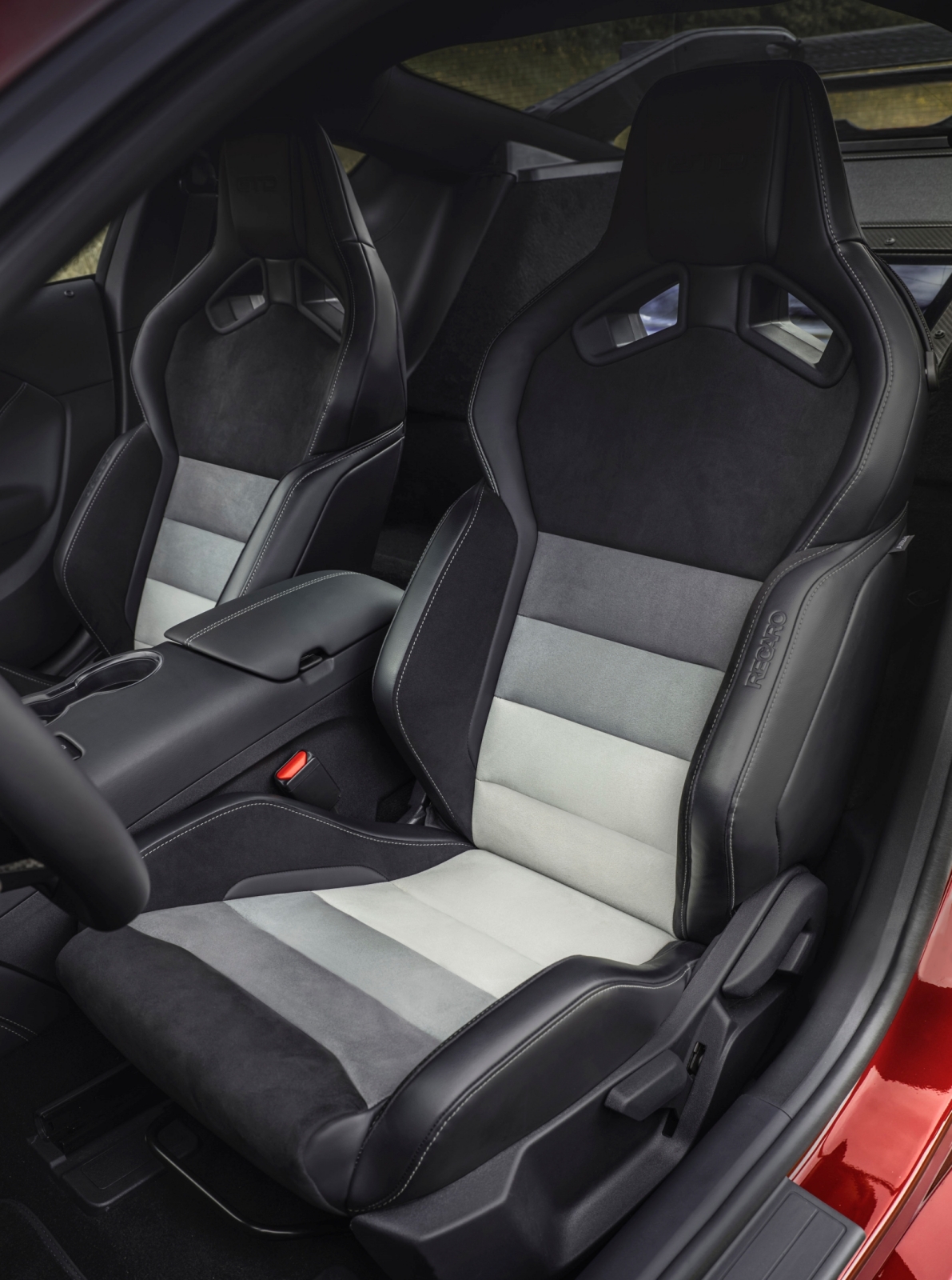 ford-mustang-gtd-siedzenia