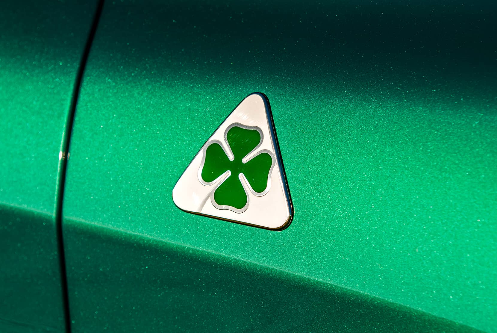 Alfa romeo stelvio quadrifoglio znaczek