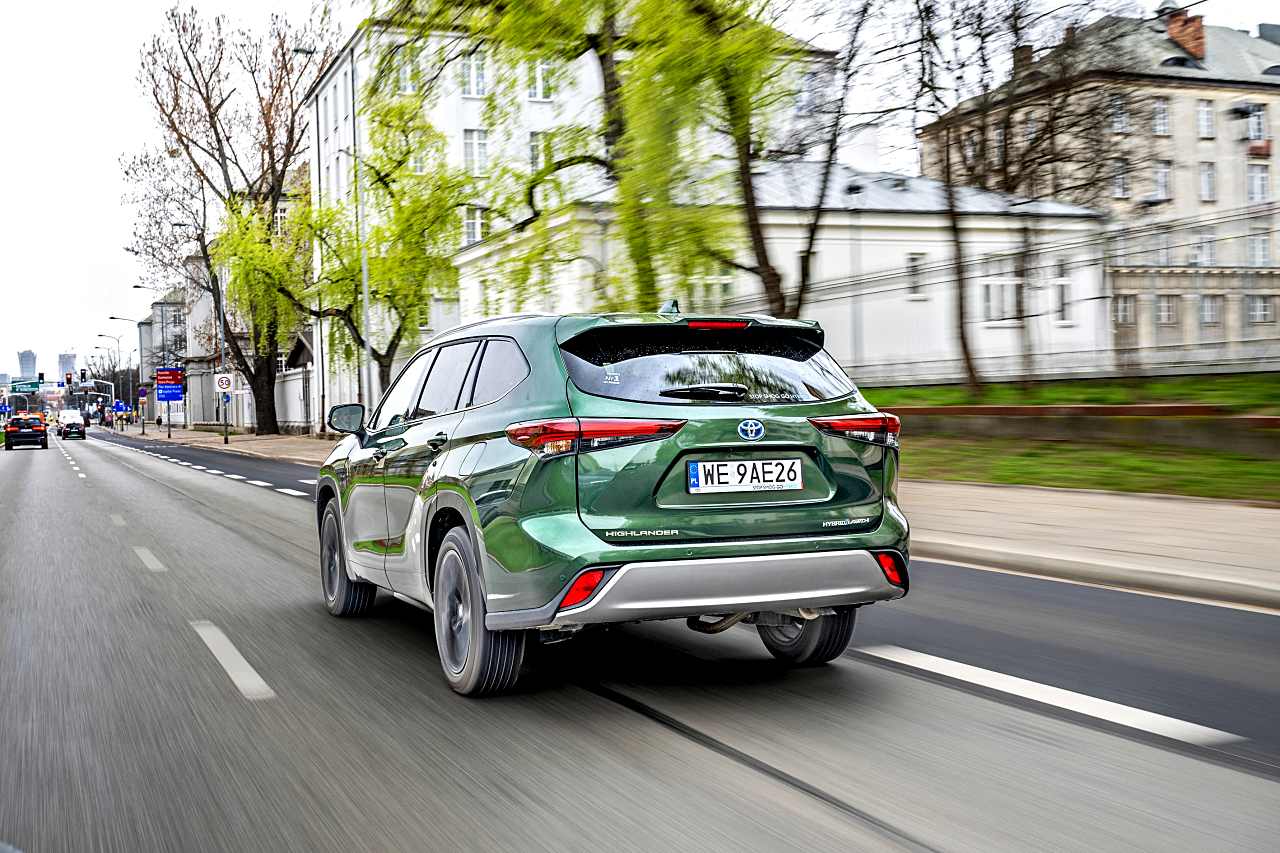 Toyota-Highlander-2.5-Hybrid-2024-tyl