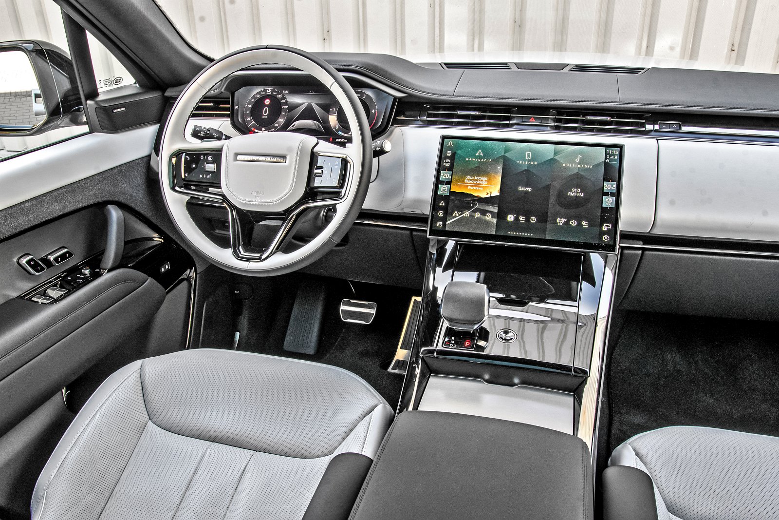 Range Rover Sport D300 test 2024 kokpit