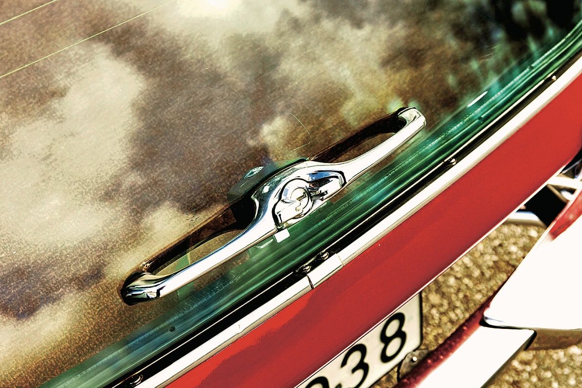 Volvo-1800-ES-uchwyt-pokrywy-bagaznika