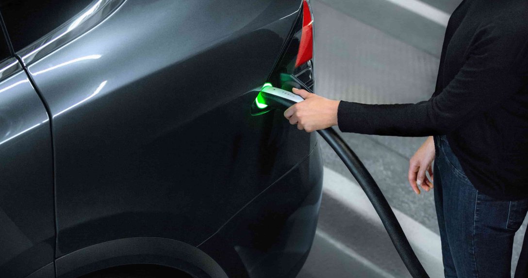 Tesla podczas ładowania