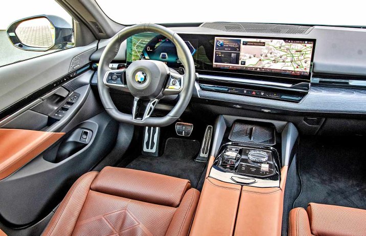 BMW 520d xDrive G60 – deska rozdzielcza