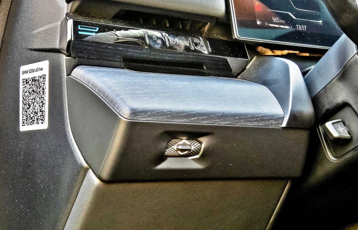 BMW 520d xDrive G60 – deska rozdzielcza, nawiewy