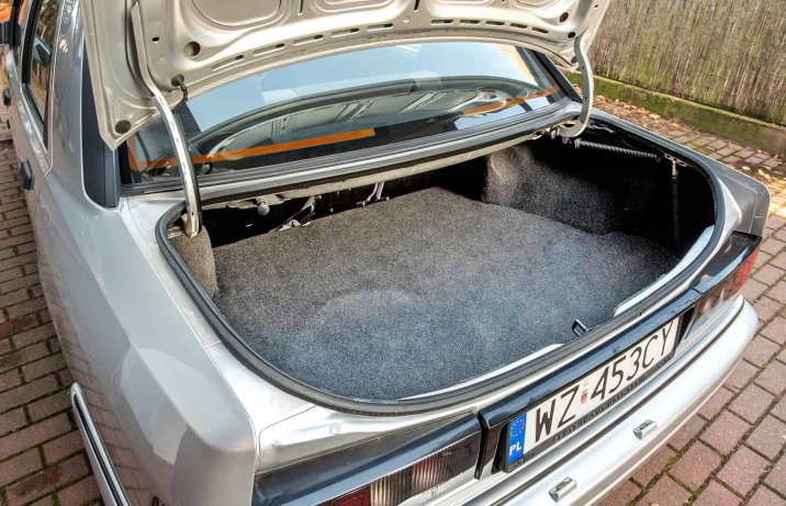 Używany Ford Sierra RS Cosworth – bagażnik