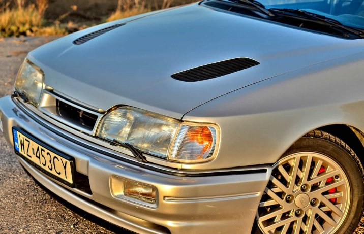 Używany Ford Sierra RS Cosworth – światła, maska