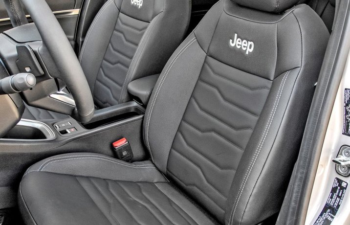 Jeep Avenger e-Hybrid DCT6 – fotele