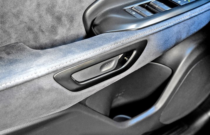 Lexus LBX FWD – elektryczna klamka