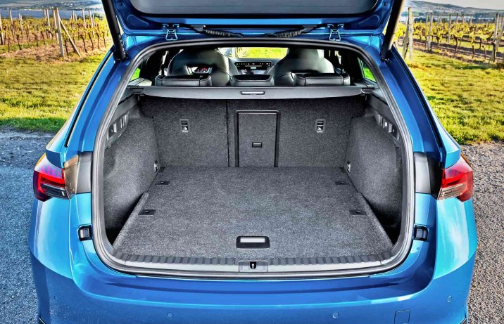 Skoda Octavia 2024 – wnętrze, bagażnik