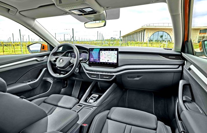 Skoda Octavia 2024 – wnętrze, deska rodzielcza