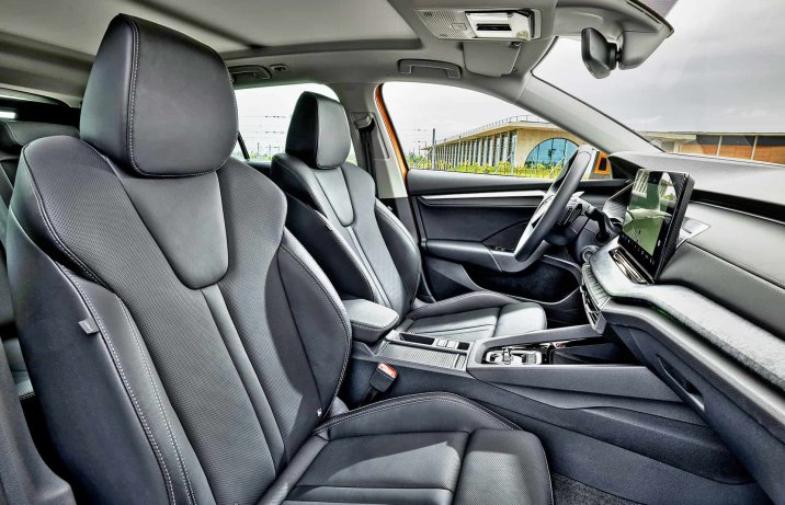 Skoda Octavia 2024 – wnętrze, fotele