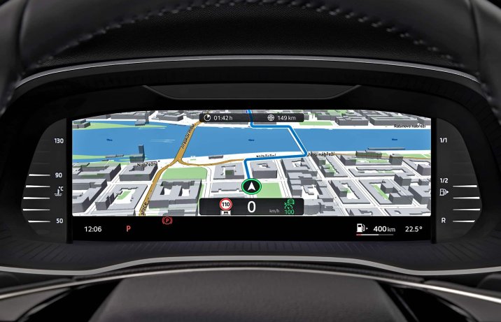 Skoda Octavia 2024 – wnętrze, wyświetlacz przed kierowcą, nawigacja