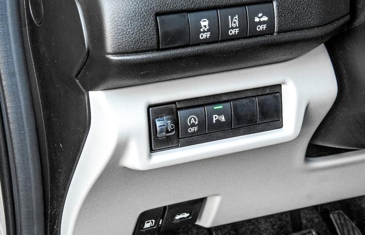 Suzuki Swift 1.2 DualJet mild Hybrid Elegance – deska rozdzielcza, panel sterowania po lewej stronie kierownicy