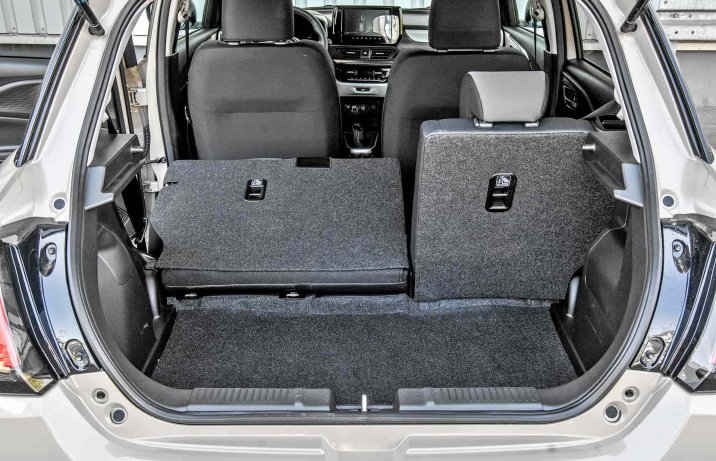 Suzuki Swift 1.2 DualJet mild Hybrid Elegance – bagażnik, złożony fotel