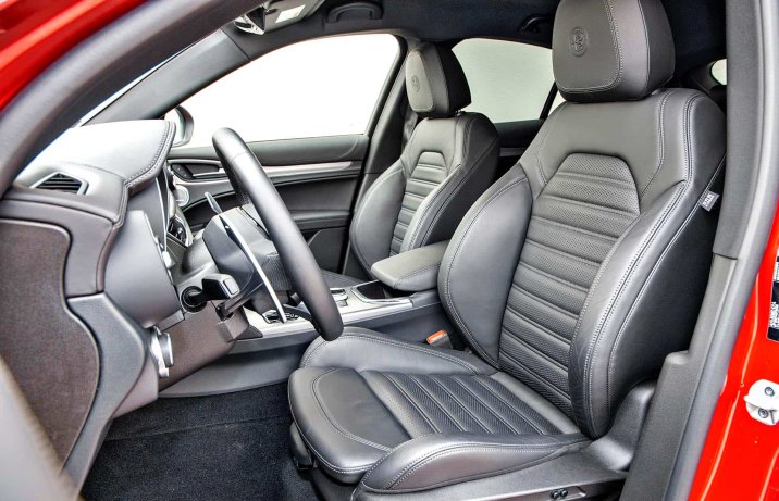 Alfa Romeo Stelvio (2024) – fotele
