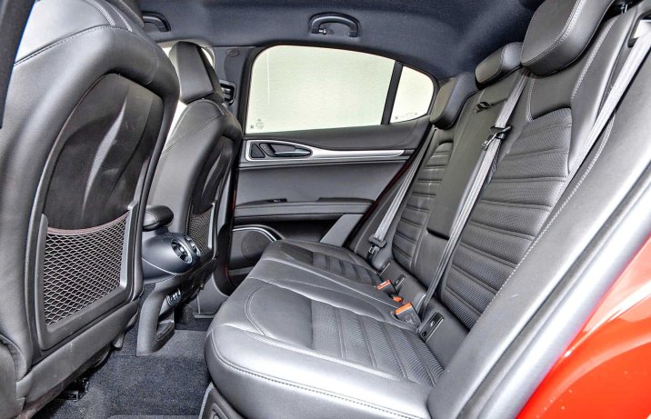 Alfa Romeo Stelvio (2024) – kanapa