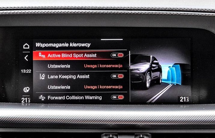 Alfa Romeo Stelvio (2024) – deska rozdzielcza, systemy wsparcia