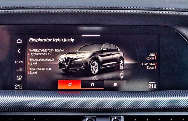 Alfa Romeo Stelvio (2024) – deska rozdzielcza, tryby jazdy