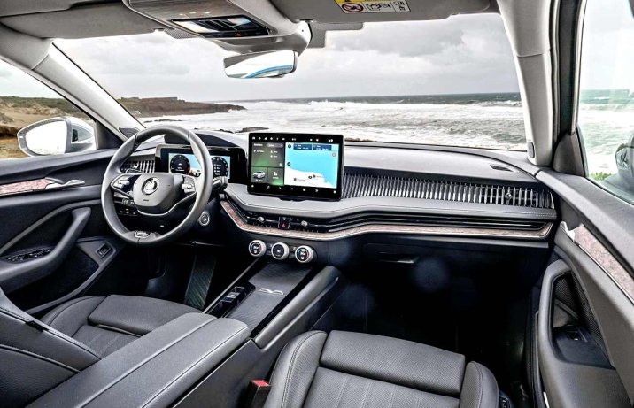 Skoda Superb Liftback (2024) – deska rozdzielcza