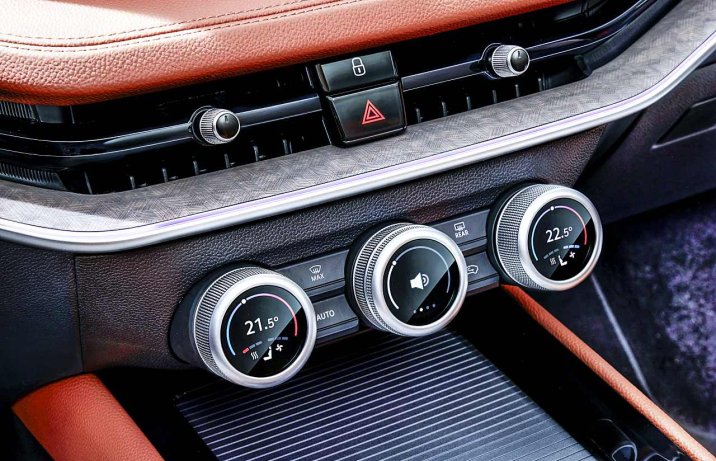 Skoda Superb Liftback (2024) – deska rozdzielcza, Smart Dials