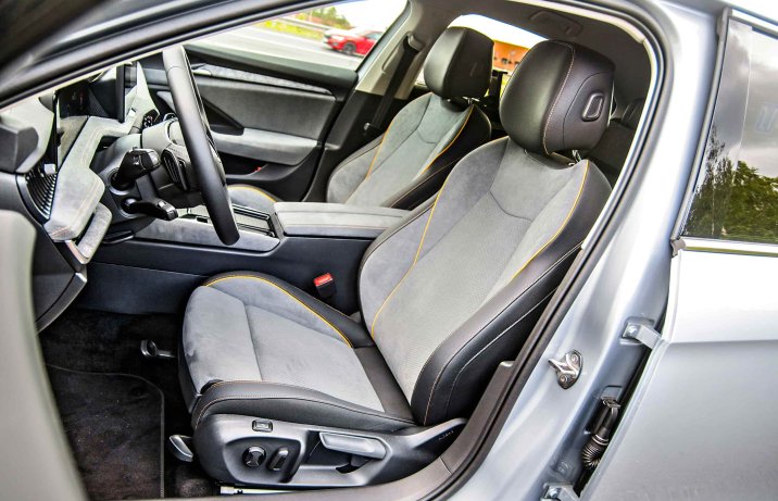 Skoda Superb Liftback (2024) – fotele