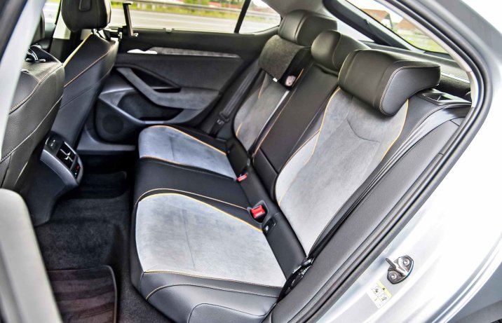 Skoda Superb Liftback (2024) – kanapa